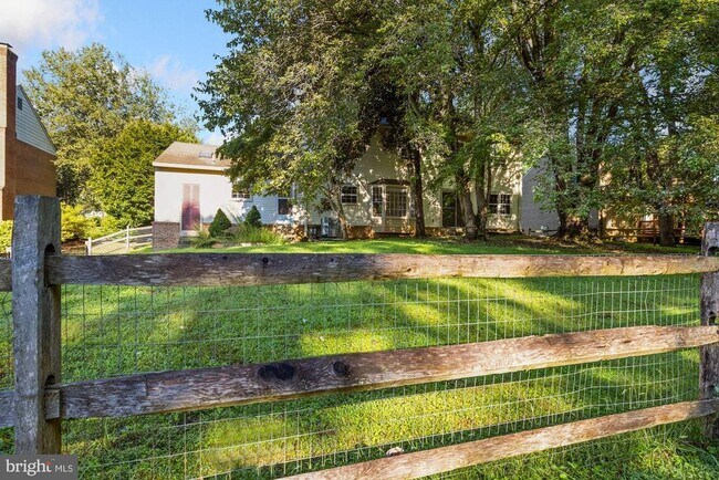 Building Photo - 8208 Gainsborough Ct W