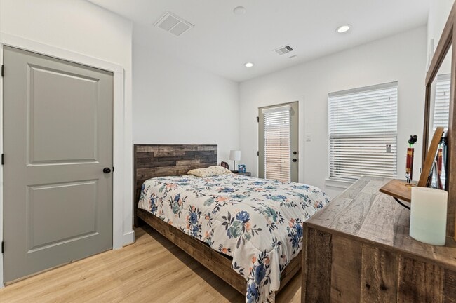 Building Photo - 2311 Eagle St