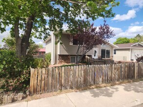 Building Photo - 514 Pinecone Dr