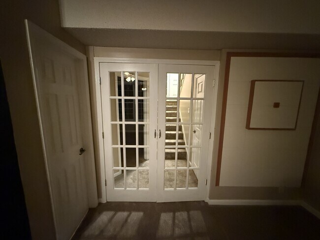 Building Photo - 1512 Barrywood Cir W