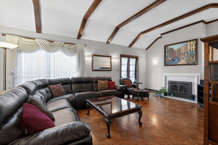 Living room facing balcony - 60 Goleta Ave