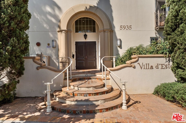 Building Photo - 5935 Playa Vista Dr