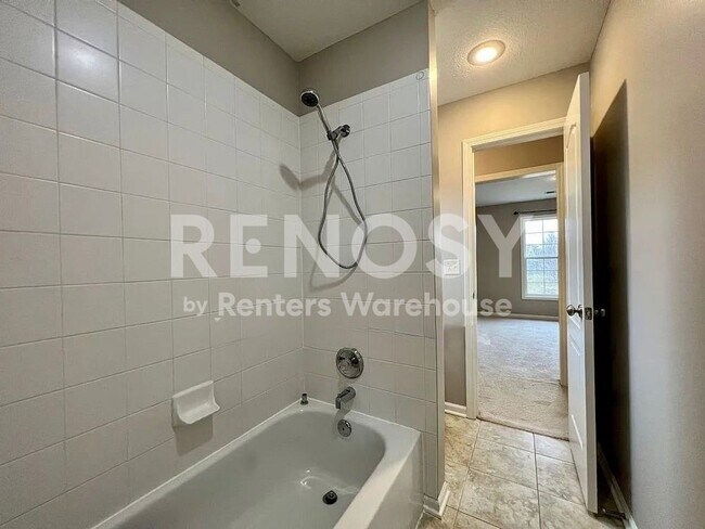 Building Photo - 5 Bedroom Home in Overland Park