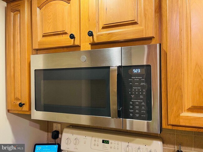 Building Photo - 201 Village Walk