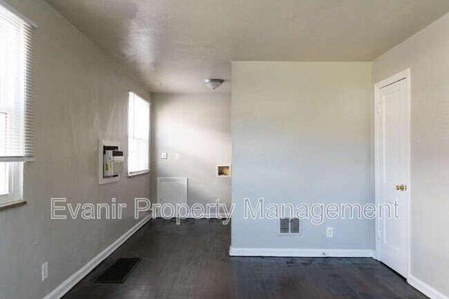 Building Photo - 113 Niagara Ave
