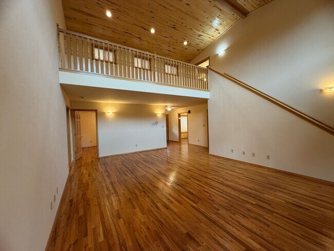 Building Photo - 16 King Mountain Rd