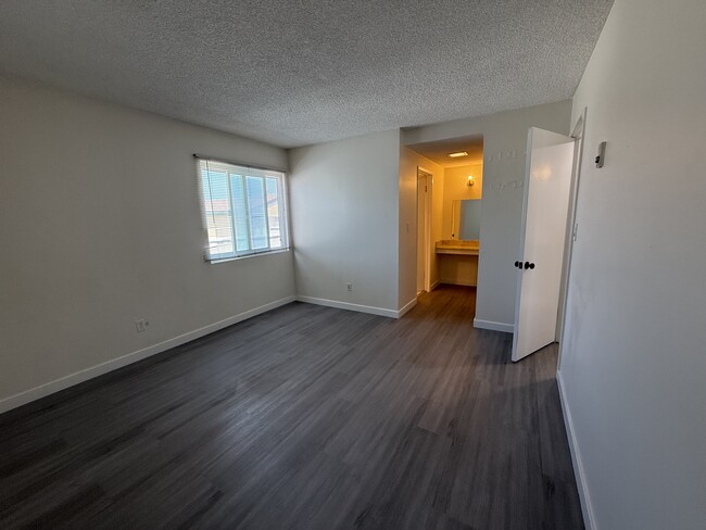 Master Bedroom, Vanity Visible - 1112 Opal St