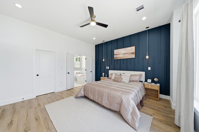 Building Photo - 8910 Knoll Leaf Dr