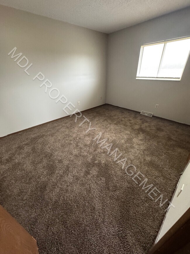 Building Photo - Thomas White Apartments