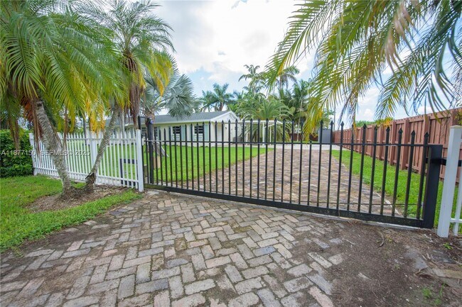 Building Photo - 18370 SW 292nd St