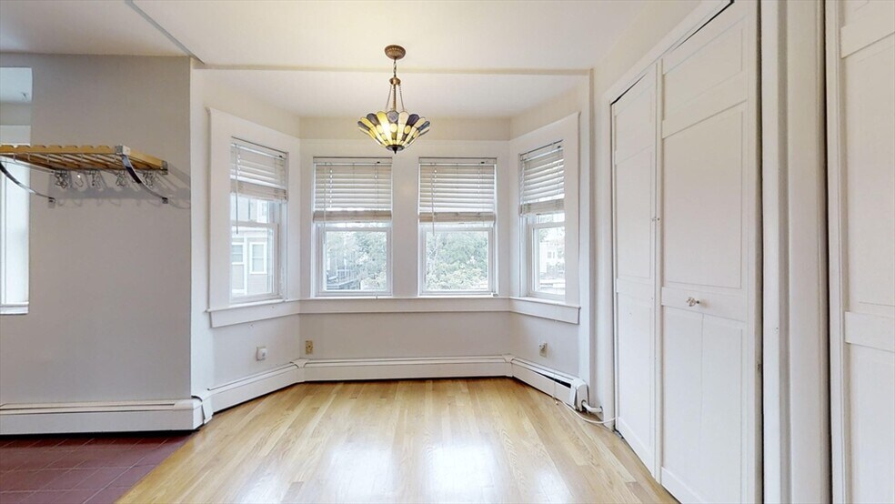 Building Photo - 159 W 7th St