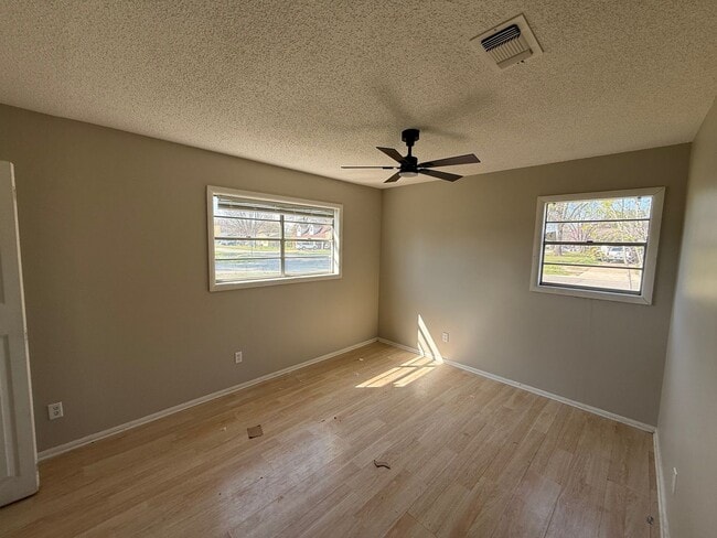 Building Photo - 3200 Meador Rd