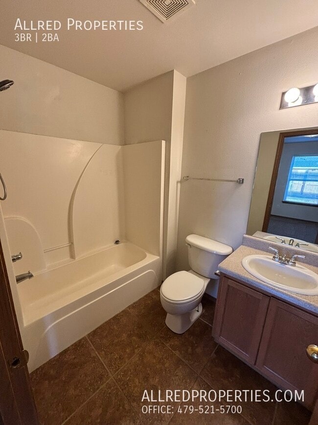 Building Photo - 305 E Asher Ct