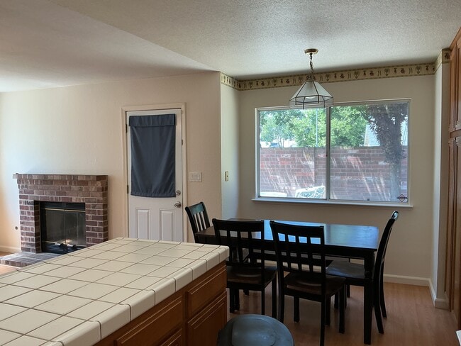 Building Photo - 8852 Gemwood Way