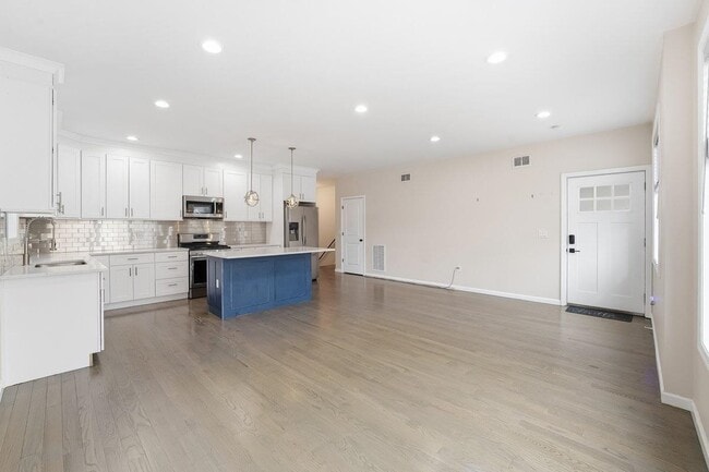 Building Photo - 5103 Meadowview Ave