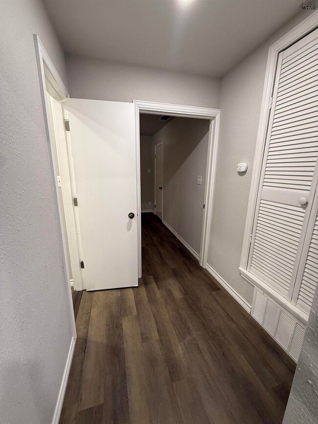 Building Photo - 1030 Wesley Dr