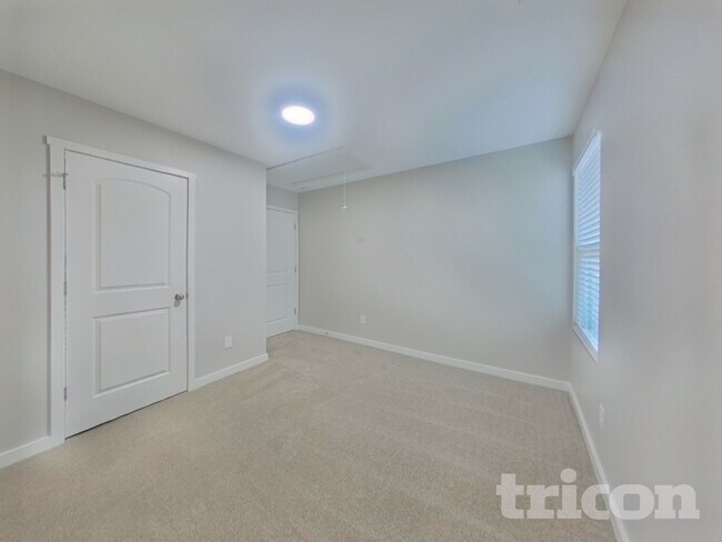 Building Photo - 930 Corvus Ct