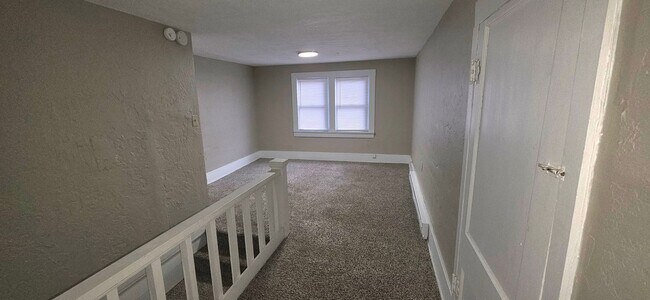 Building Photo - 3 Bedroom, 1 Bath home on North National for $950!