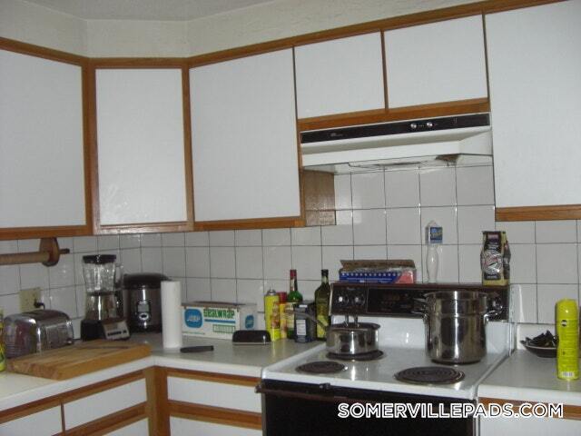 Building Photo - 26 Adrian St