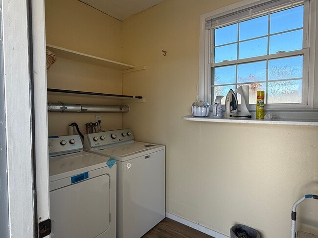 Building Photo - Intro to Homesteading! 3/1 furnished Property for rent