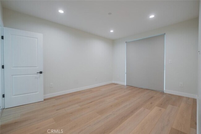 Building Photo - 10218 Fernglen Ave