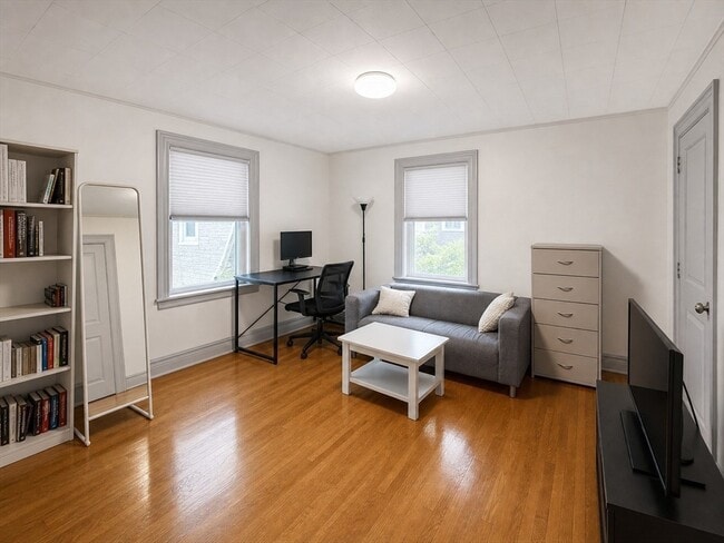 Building Photo - 121 Thorndike St