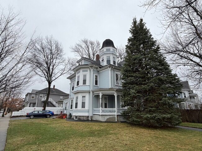 Building Photo - 786 Moody St