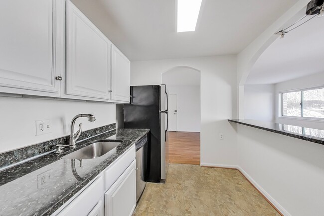 Building Photo - 2BD/1BA in Bethesda Park - Feeds to WJ HS - Great location - Close to Walter Reed & METRO