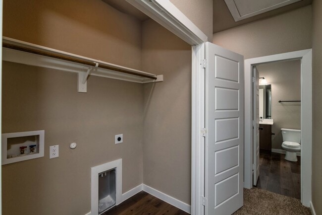 Building Photo - AVAILABLE NOW! GORGEOUS 2 BEDROOM FOUR PLEX LOCATED IN MIDLOTHIAN ISD!