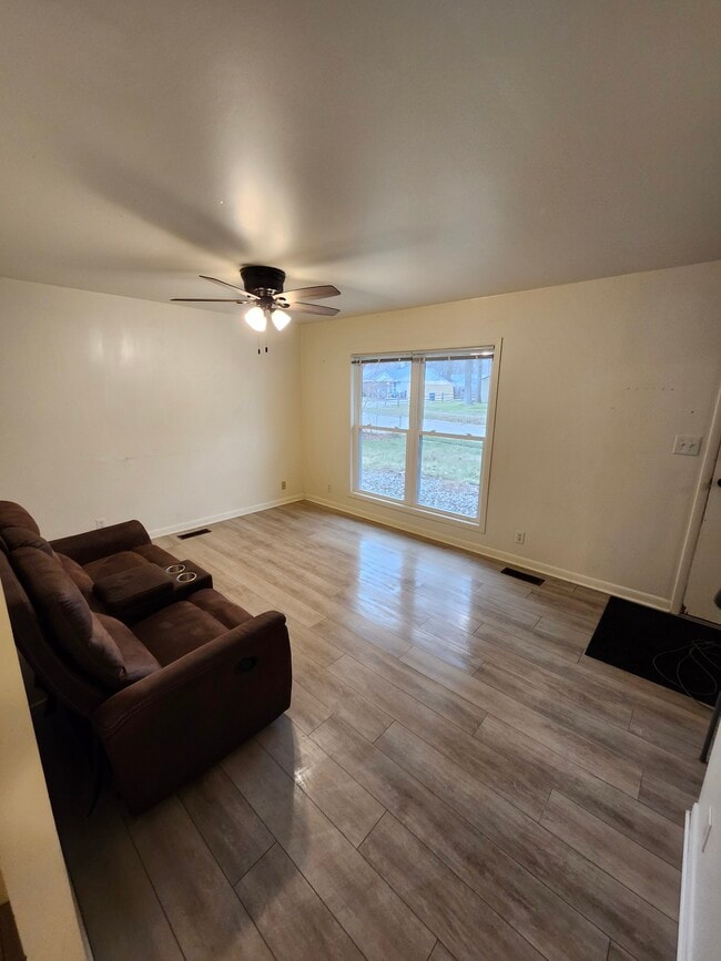 Building Photo - 119 Tall Timber Ct