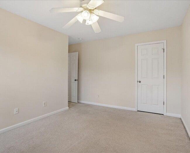 Building Photo - Gorgeous Townhome in Great Raleigh Location!