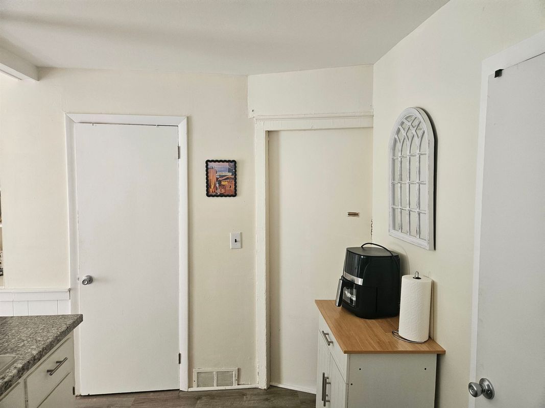 Building Photo - 87 6th St