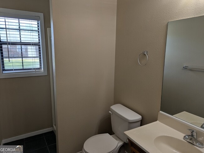 Building Photo - 502 Greenbay Ave