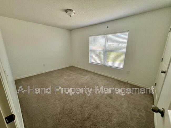 Building Photo - 166 Maple Dr