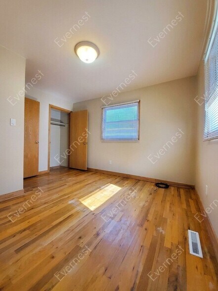 Building Photo - 1116 Juniper Ct