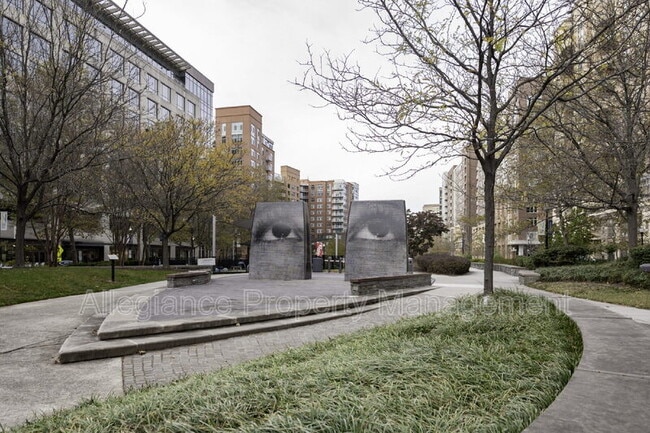 Building Photo - 3600 S Glebe Rd