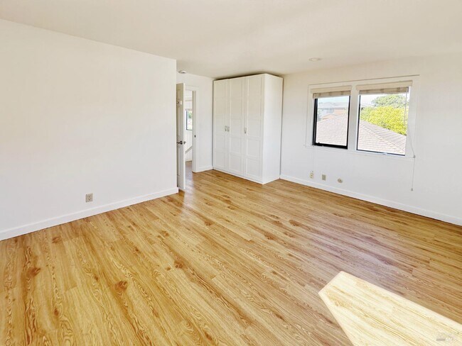 Building Photo - 172 Great Cir Dr