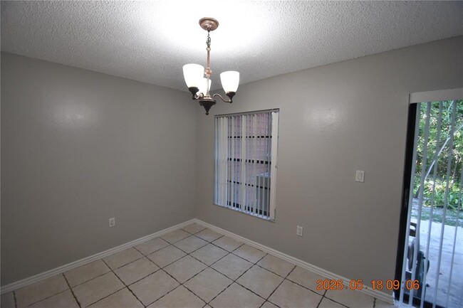 Building Photo - 625 Fairwood Forest Dr