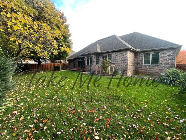 Building Photo - 4 Bedroom Home in Kickapoo District!