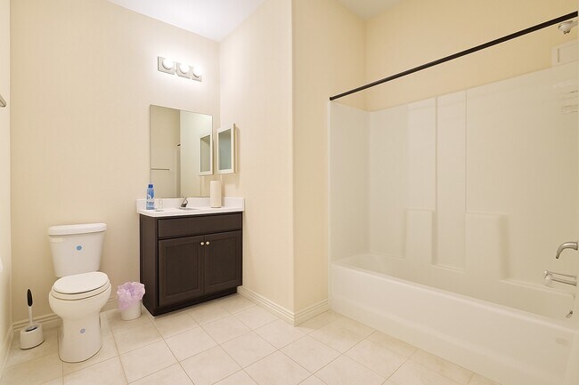 Building Photo - 649 W 18th St