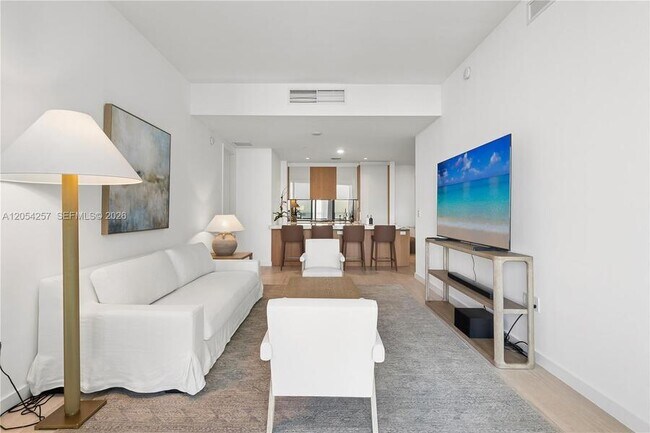 Building Photo - 2831 S Bayshore Dr