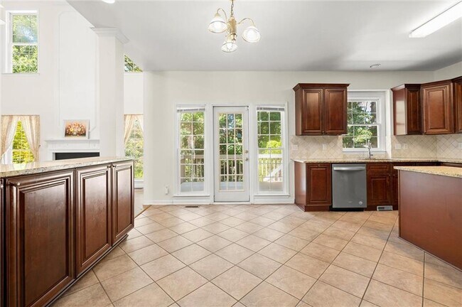 Building Photo - 1440 Grovehurst Dr
