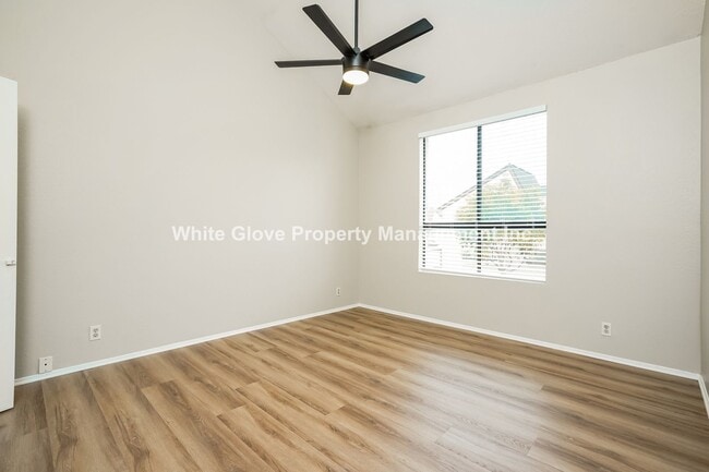 Building Photo - Lovely Updated 2 Bedroom Gated Townhome in Cypress