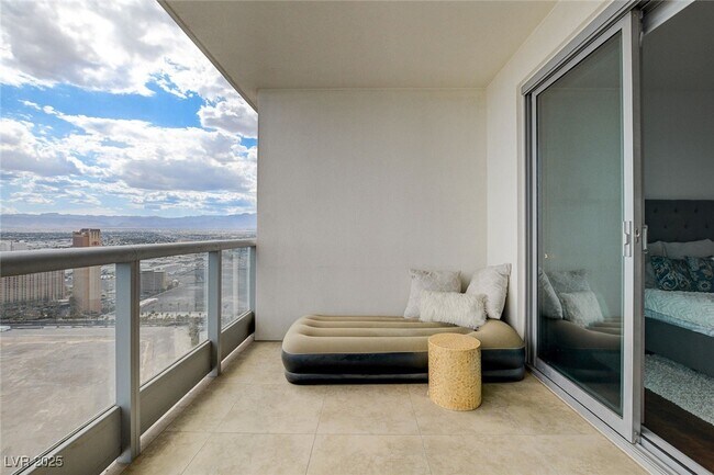 Building Photo - 222 Karen Ave