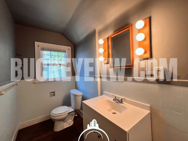 Building Photo - 1308 Thatcher Dr