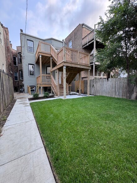 Building Photo - 4421 W Monroe St