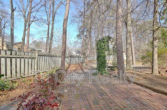 Building Photo - 404 Topaz Trail