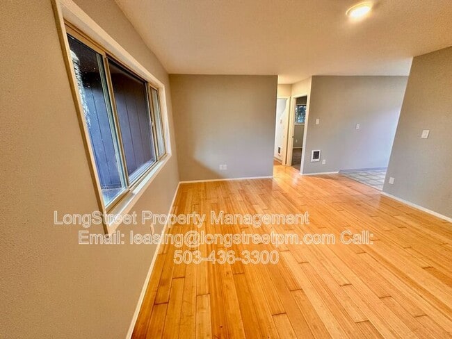 Building Photo - 121 SE 30th Pl
