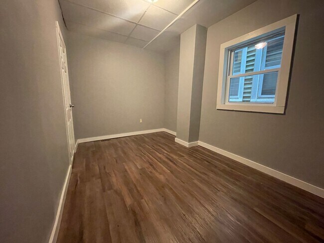 Building Photo - 159 Main St