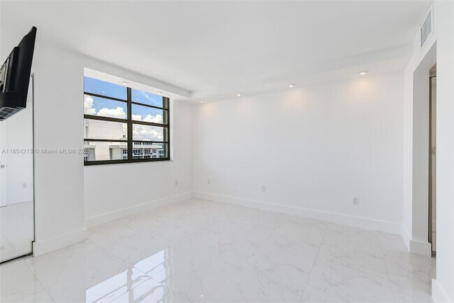 Building Photo - 5701 Collins Ave